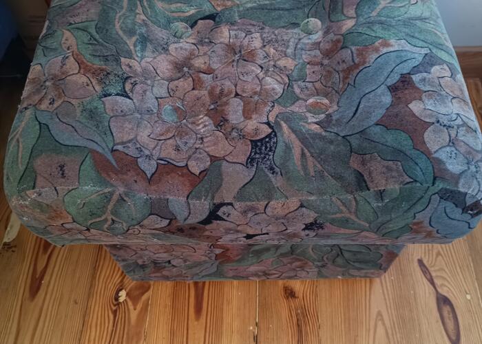 Grajewo ogłoszenia: Sprzedam jedną lub dwie lub pufy w dobrym stanie.